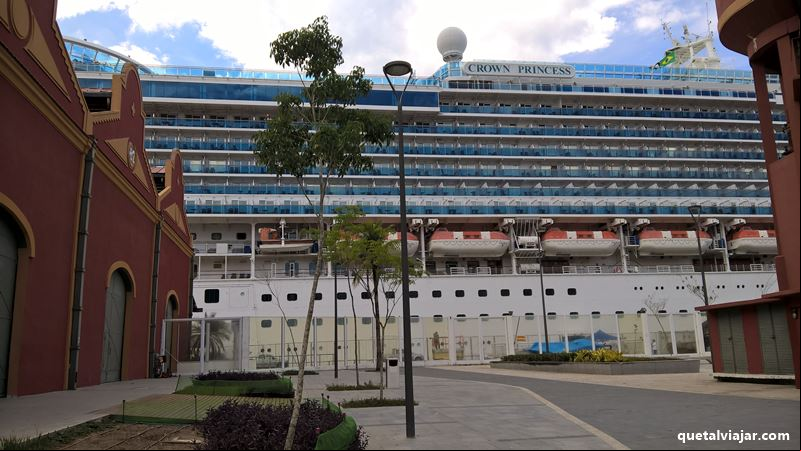 Destinos de viagem - Navio de Cruzeiro mar